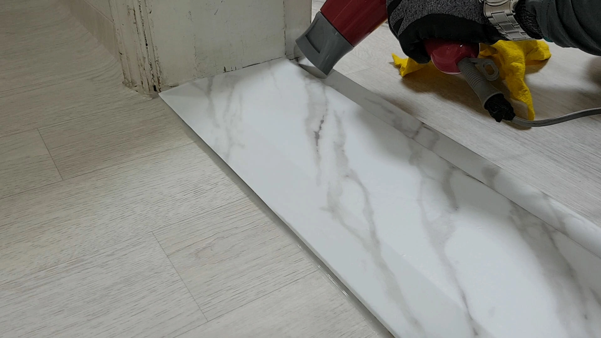 시트지 모서리 붙이는 방법