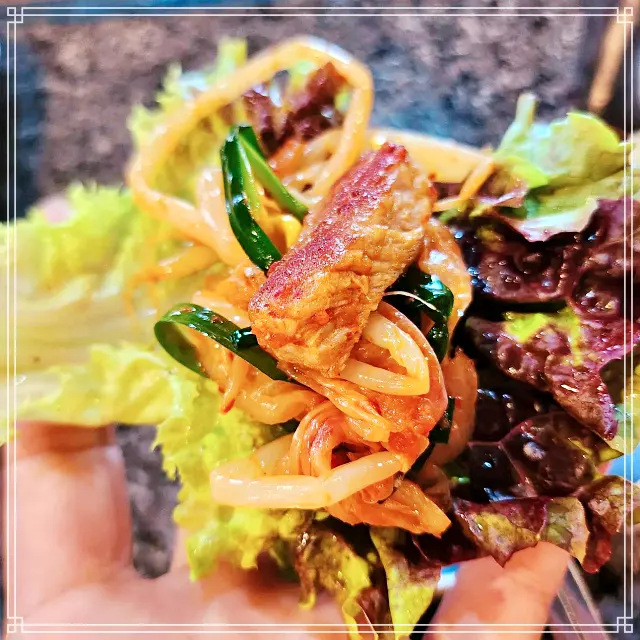 생방송투데이 고양 일산 동구 대형 철판 흑돼지 삼겹살, 묵은지 구이 맛집