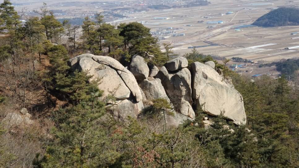 100대 명산 등산하기 열세번째 홍성 용봉산 다양한 기암괴석&amp;#44; 전망이 시원하게 열린 능선&amp;#44;