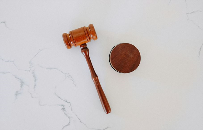 법원 망치 사진,출처: unsplash 사진 제공