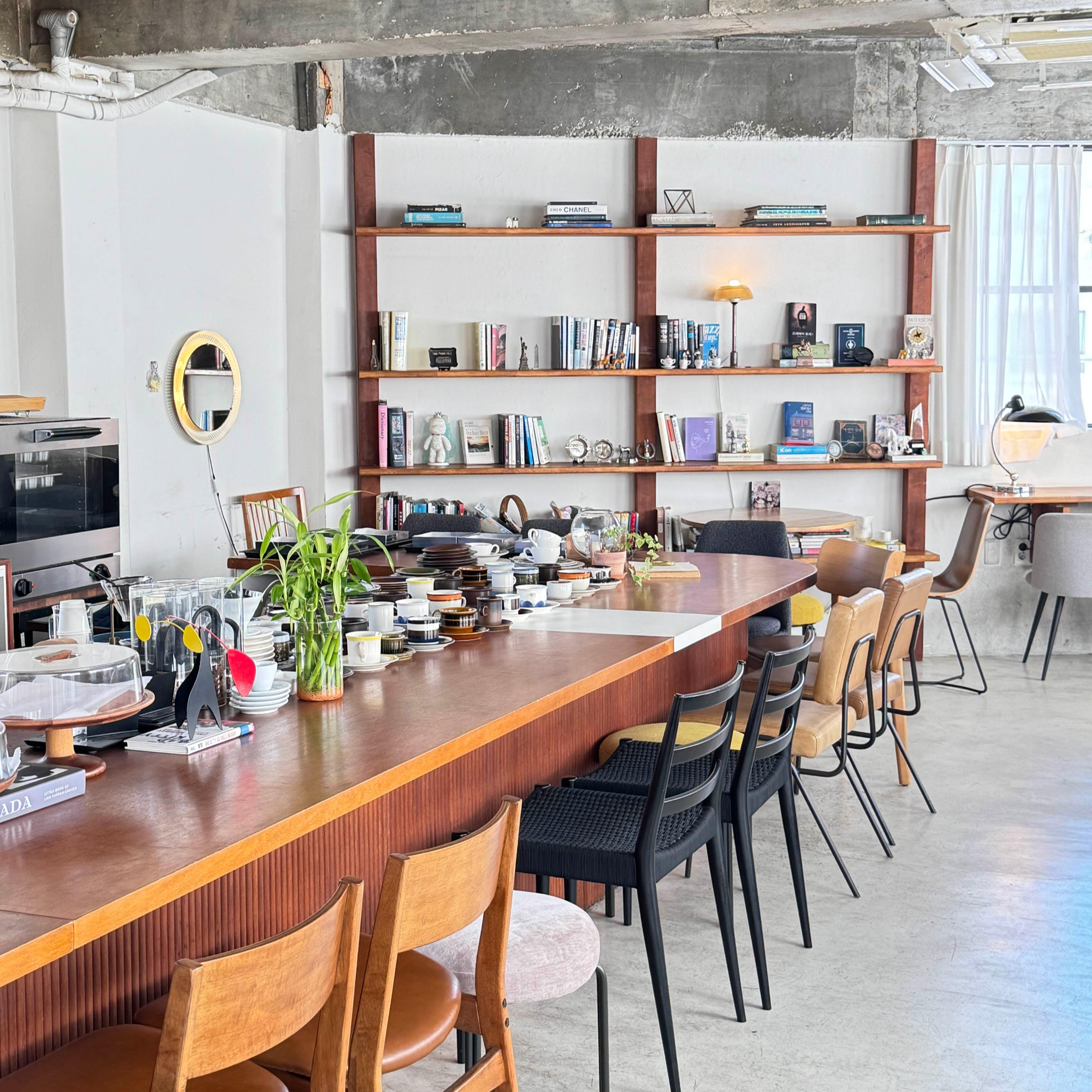 패터슨커피 &mdash; 여유로운 공간, 넷플릭스 보며 데이트하기 좋은 카페