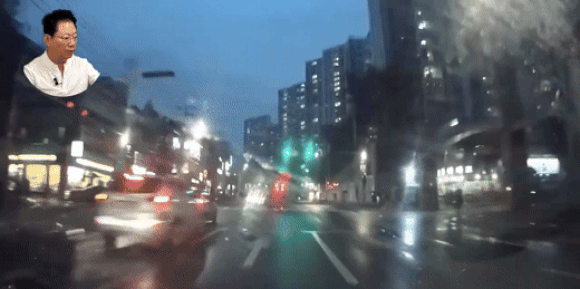 지난 4월 2일 전남 여수시 학동 무선로 일대에서 녹색 신호를 받고 대로를 지나가던 차량이 좌측 도로에서 튀어나온 차량과 충돌했다. 영상은 지난 26일 유튜브 채널 '한문철TV'에 소개된 당시 상황. [영상=한문철TV]