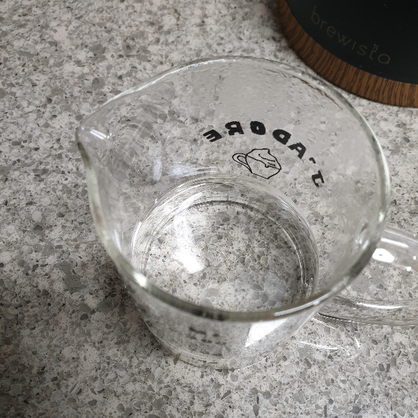 핸드 드립할 때 종이 필터 린싱은 꼭 해야 할까?_린싱 방법_뜨거운물 제거