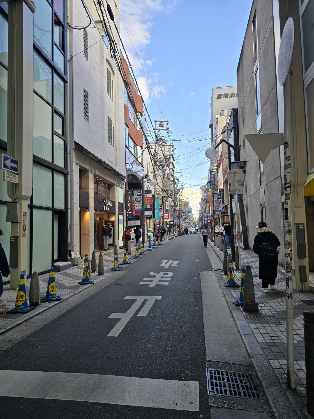 신사이바시스지 상점가 옆 골목 이미지