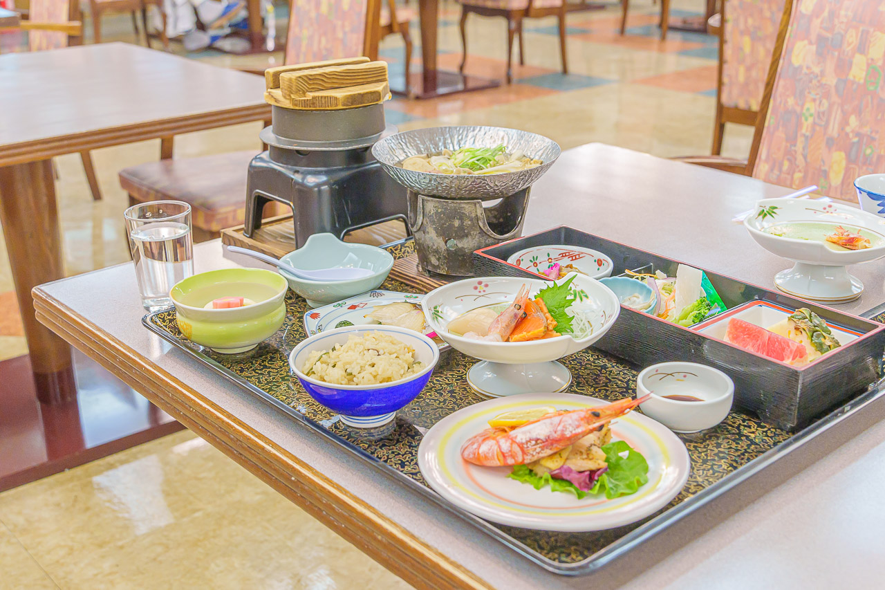 Toya Kanko Hotel: A Winter Lake View and Japanese Meals — original photograph 25
