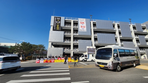 두산 SK실트론 인수, SK실트론, 두산 반도체, SK실트론 인수, 반도체 웨이퍼, 두산 미래 성장동력, 두산테스나, 반도체 소재, 두산 2조3000억 인수, 웨이퍼 시장