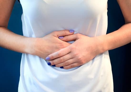 장음항진증 (Borborygmus): 원인, 증상, 치료 및 관리 방법