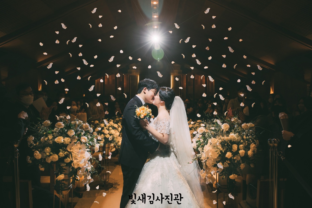 아펠가모 광화문 플라워샤워 키스씬