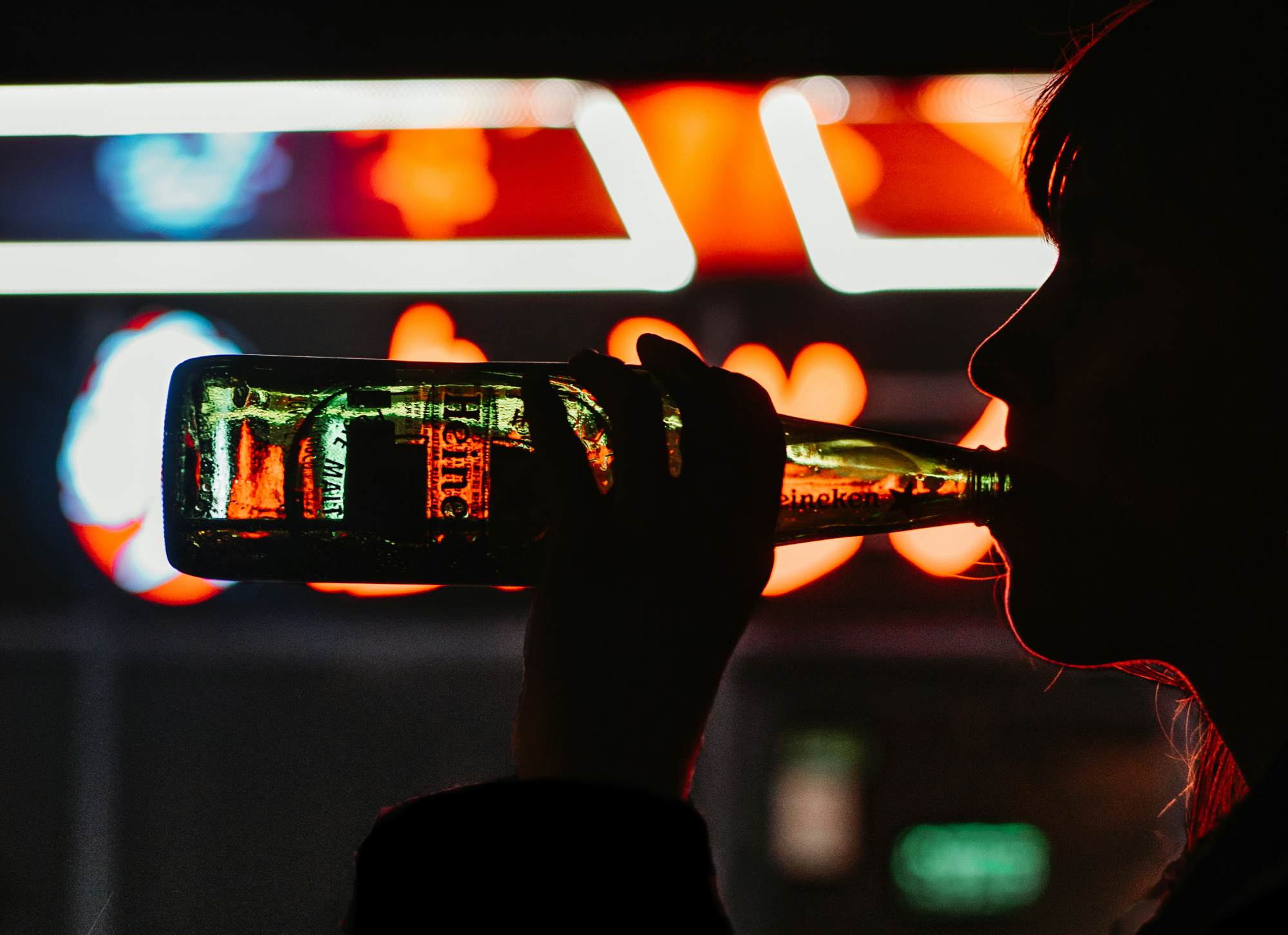 맥주를 마시고 있는 모습