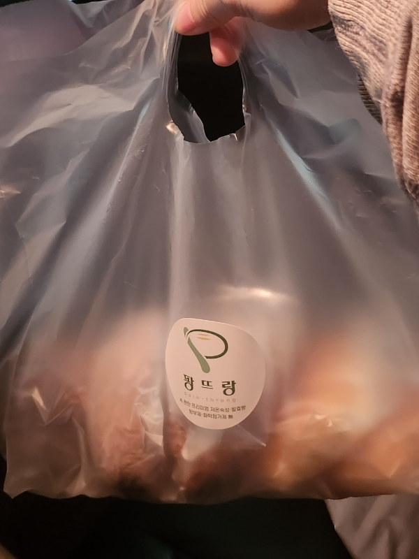 생크림소보로를 순삭으로 먹어서 찍은 사진이 없네요.. 찍을 새가 없었답니다~~