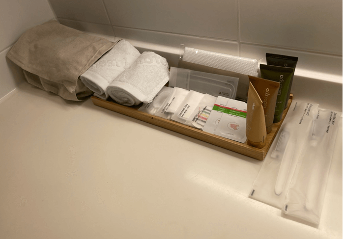 구비된-욕실용품들