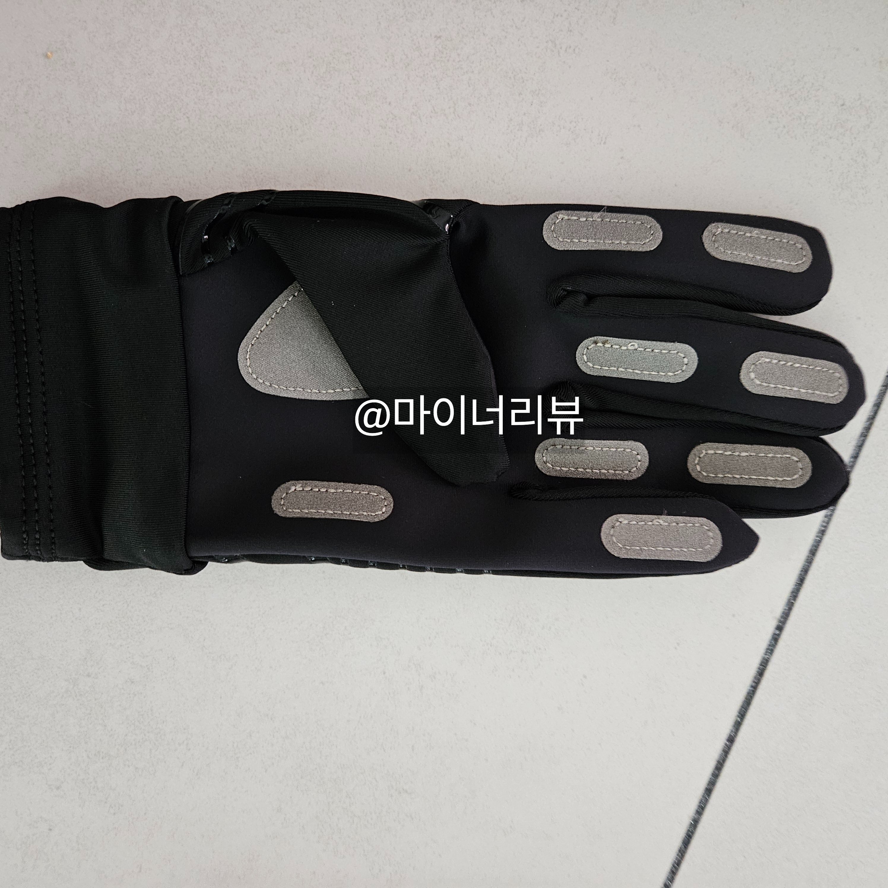 EMS 장갑 마사지기 승모근 셀프 마사지로 간편하게 풀기