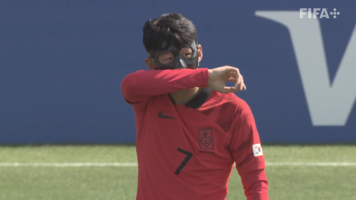 마스크 쓴 손흥민