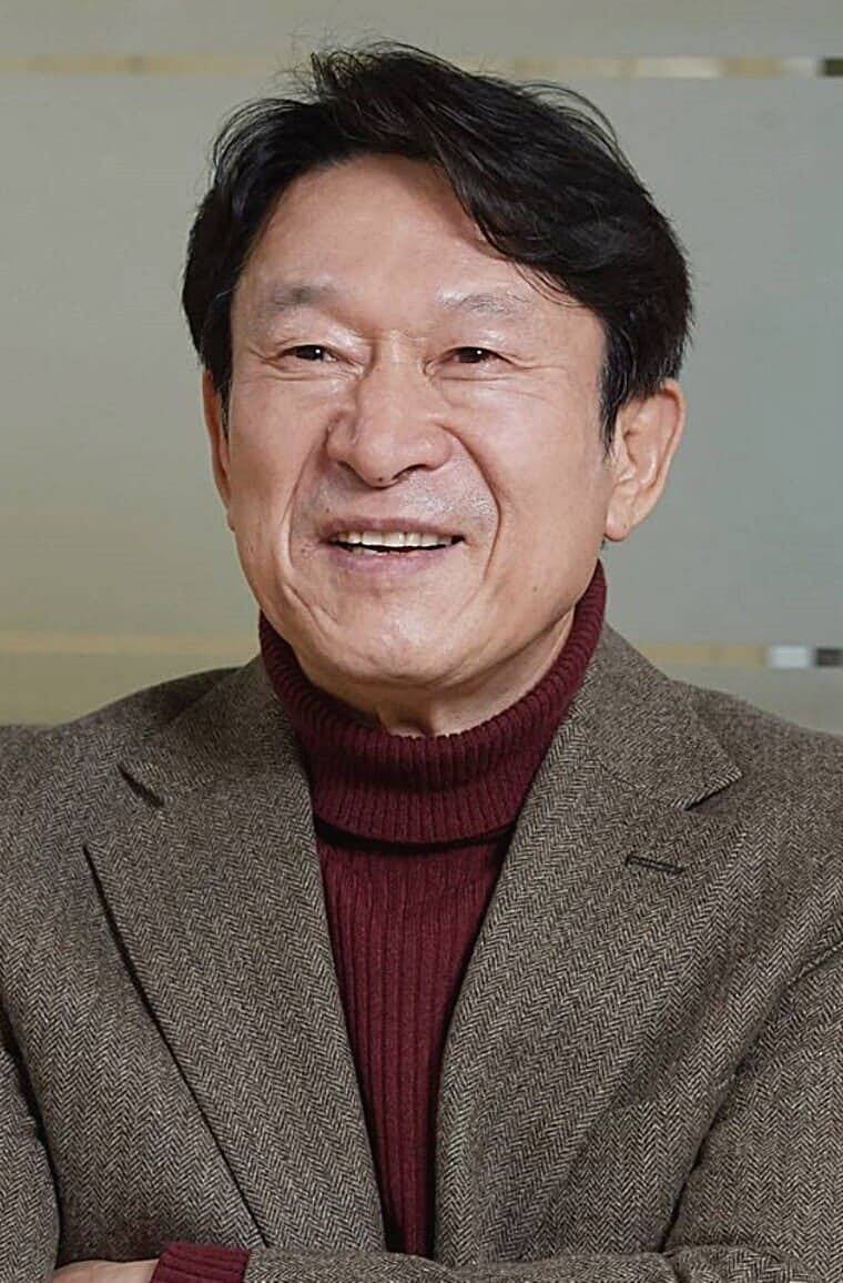 배우-김응수