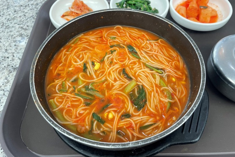 경부선-휴게소-맛집-금강휴게소-가면-꼭-먹어야-하는-인기대표메뉴-민물생선국수