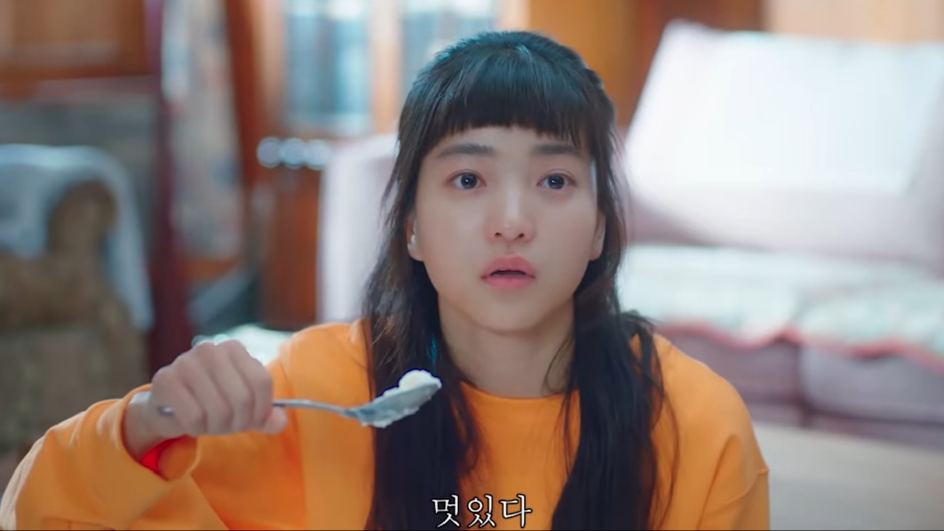 tvN 스물다섯 스물하나, 나희도(김태리)가 고유림(보미)의 경기를 보는 모습