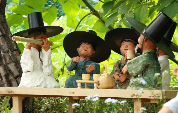 한국 전통 인형 공예: 민속과 신앙을 담은 조형 예술