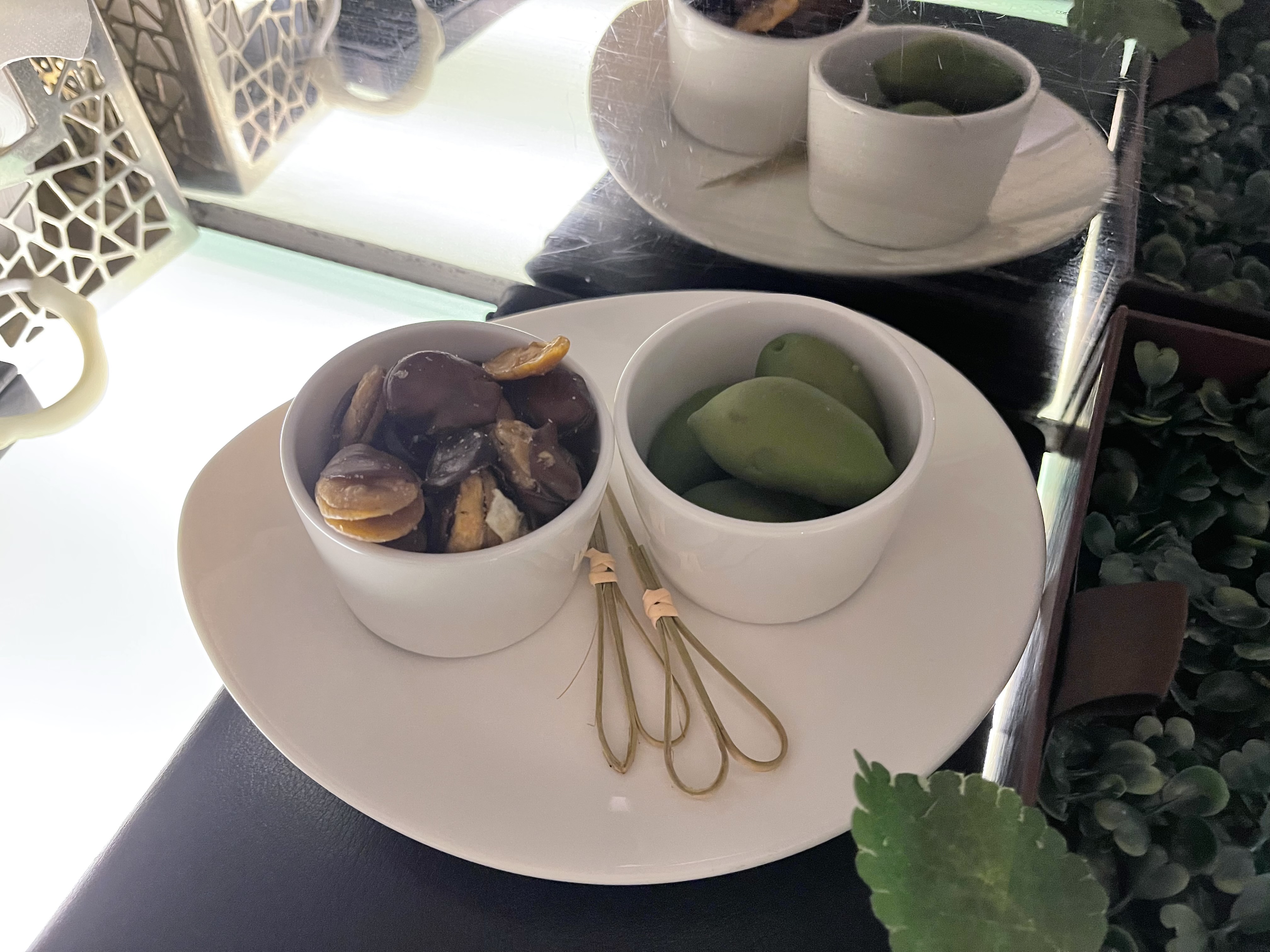 통올리브와 견과류