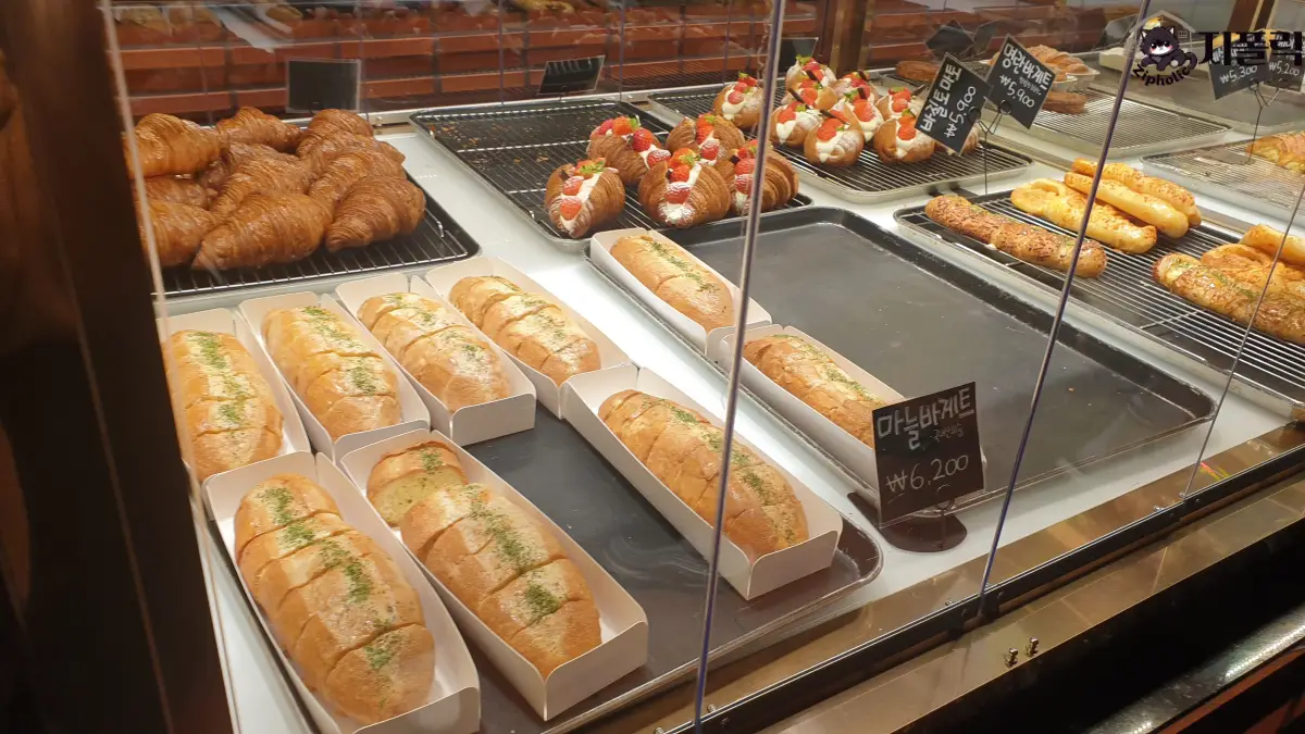 카페-포일드캐롯-명란바게트