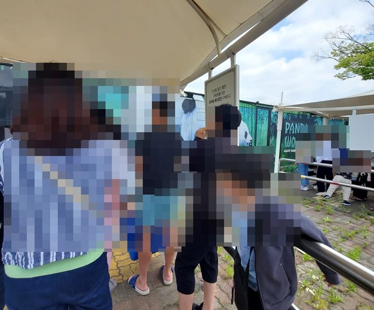 에버랜드 셔틀버스 승장강 많은 사람들 모습