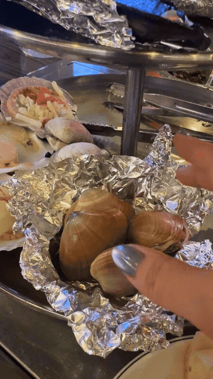 신사동 삼바리 생합 조개를 꺼내는 모습 GIF