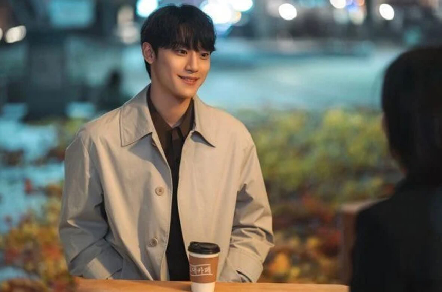 웃고 있는 이도현