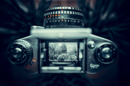 인시디어스 (2010) – 카메라 너머의 그림자: 촬영장에서의 초자연적 활동