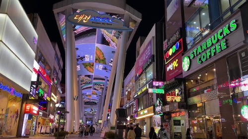 [대전&middot;세종 크리스마스 명소 BEST5] 현대프리미엄아울렛&middot;유성온천&middot;세종 빛트리페스티벌