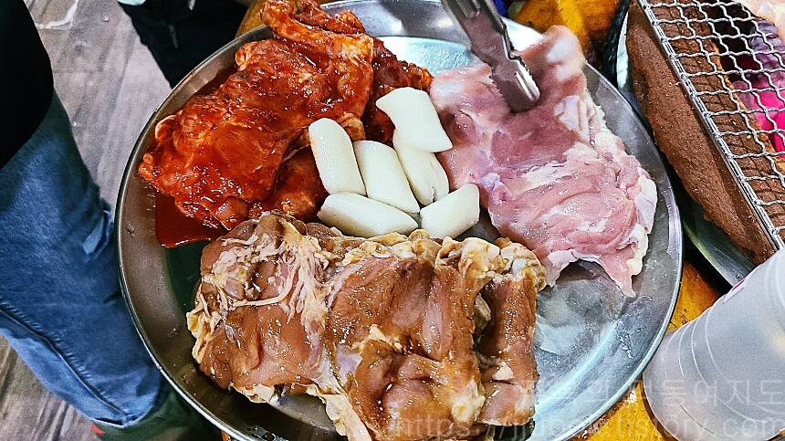 닭고집-숯불-닭갈비-양념-간장-소금-숯불-닭갈비