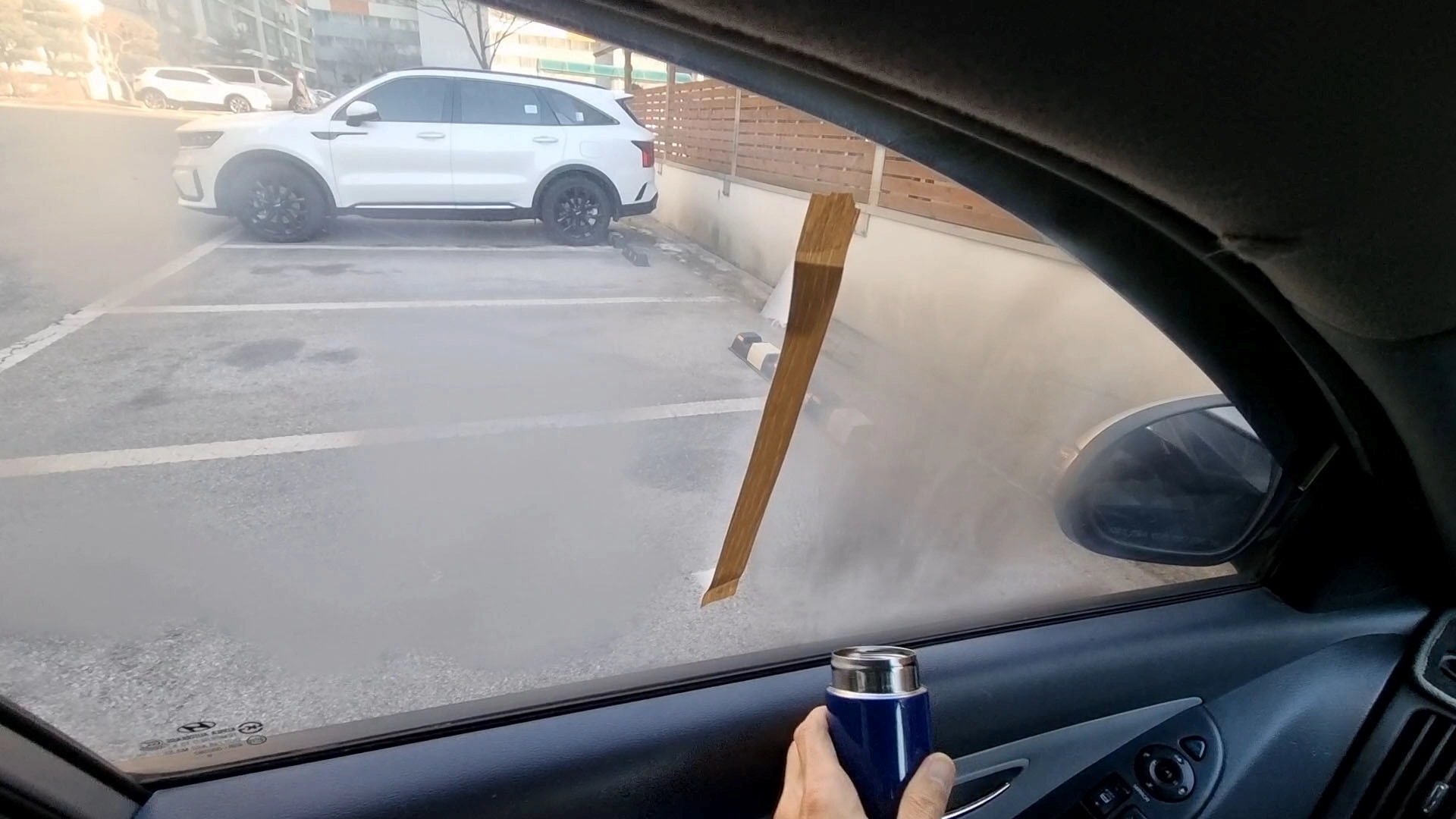 유리 세정제 발수코팅제 발라놓은 모습