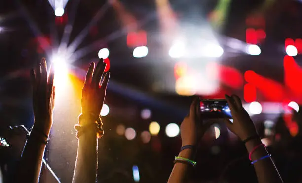 K팝 엔터산업 관련주 