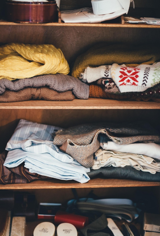 깔끔하고 효율적인 옷장 정리법 &ndash; 공간과 시간 모두 절약하기