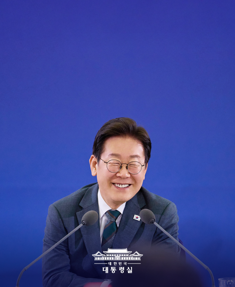 이재명 굿즈 - 디지털 굿즈부터 대선 운동화까지