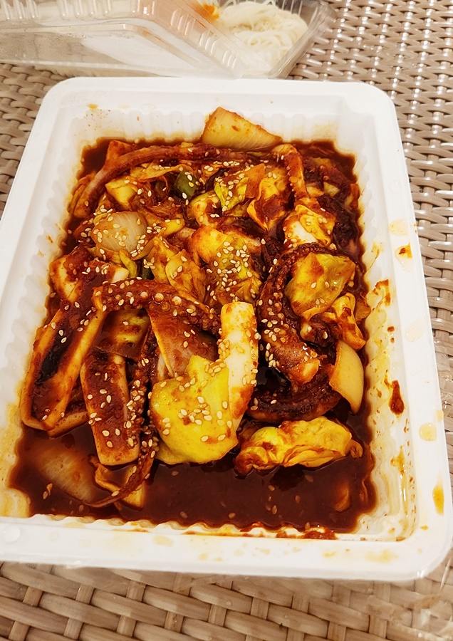 도톰하고 매콤한 오징어 볶음