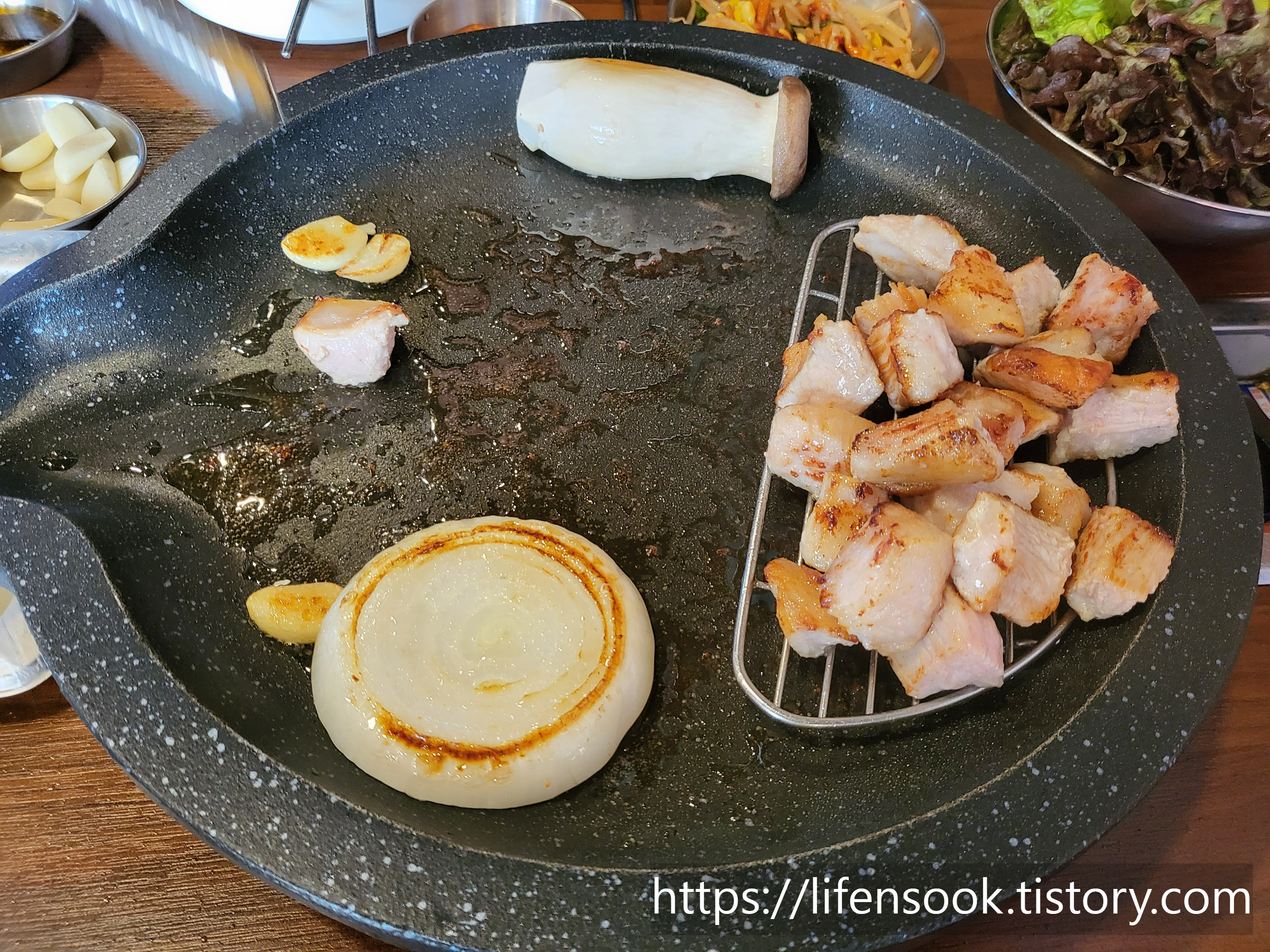 감성 문경약돌돼지 구운 항정살