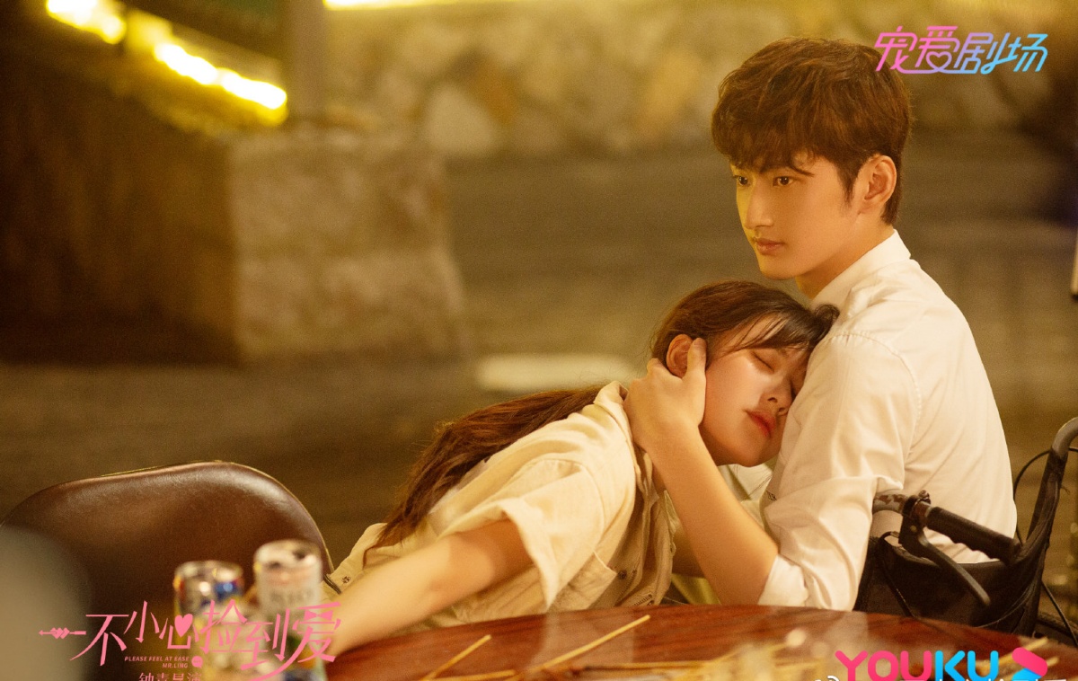 일부소심렴도애-조로사와 류특-잠든 조로사가 류특에게 기댄상황