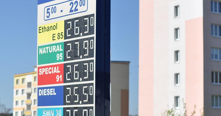 주유소 가격표임