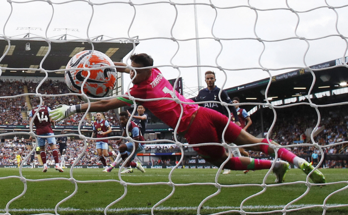 손흥민 해트트릭