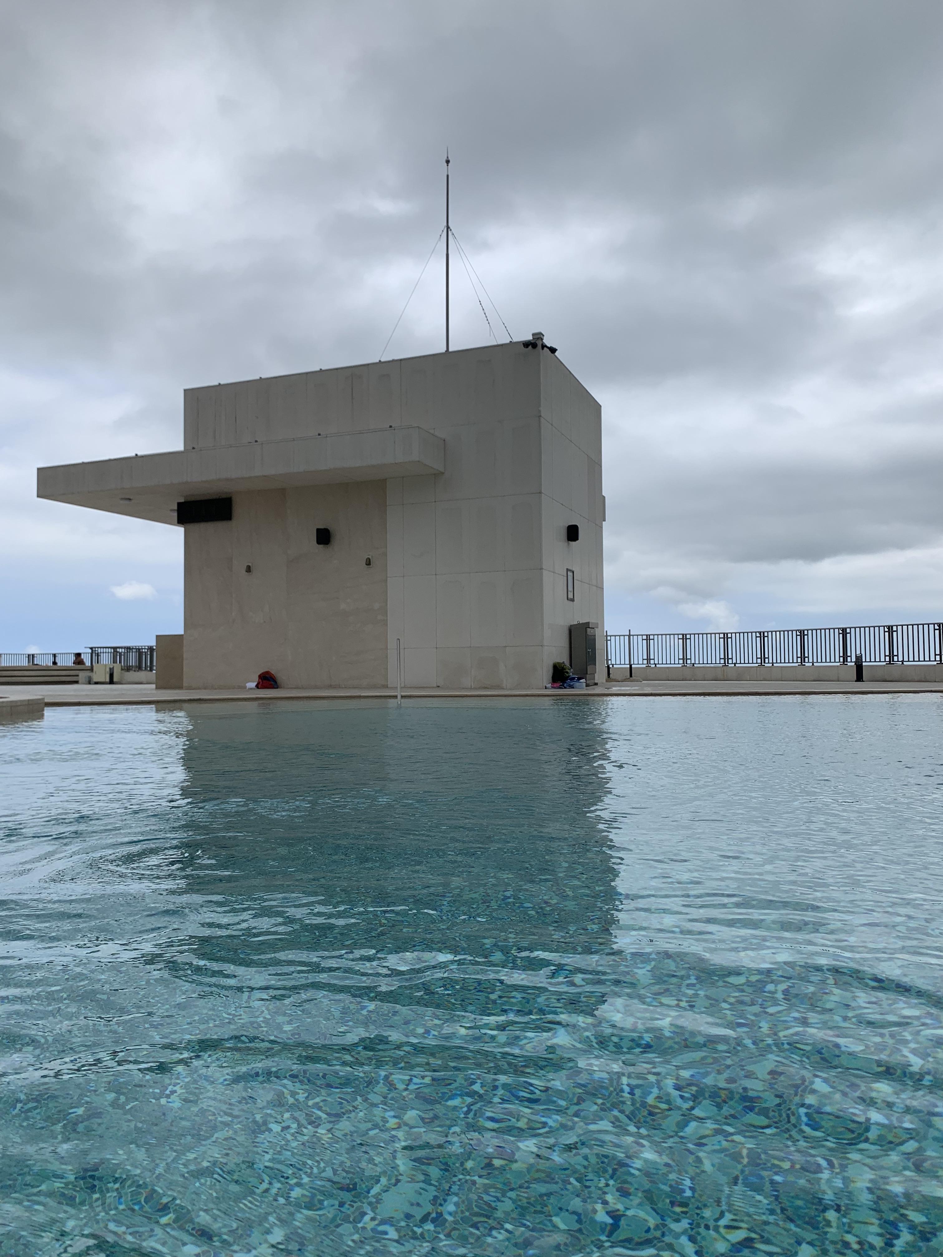 소노펠리체-델피노-인피니티풀-수영장-