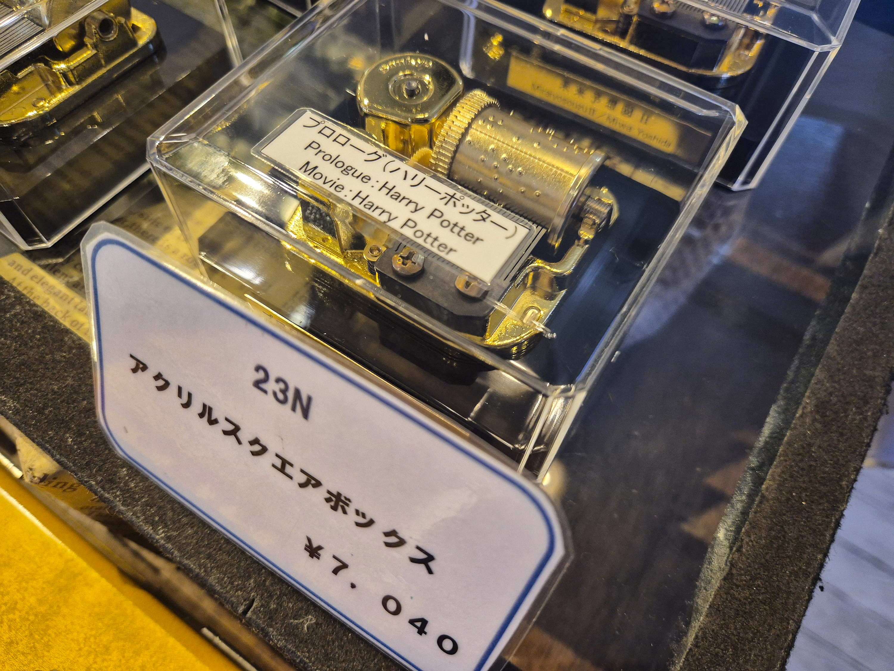 속이 보이는 디자인의 오르골