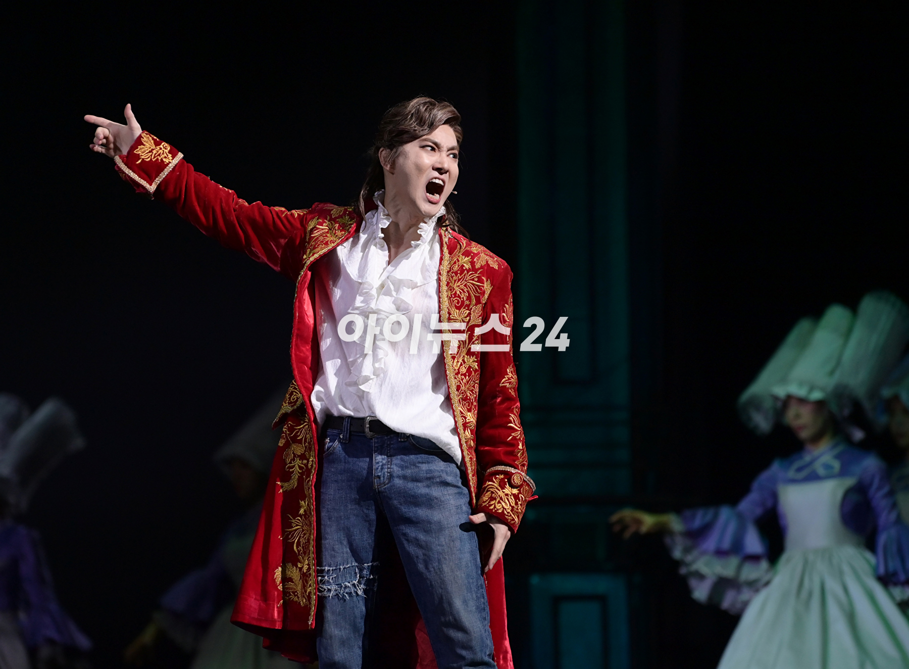 엑소 수호가 20일 오후 서울 종로구 세종문화회관 대극장에서 열린 뮤지컬 '모차르트!' 프레스콜에 참석해 열연하고 있다. [사진=정소희 기자]