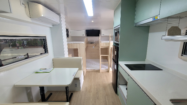 체류형 카라반 내부