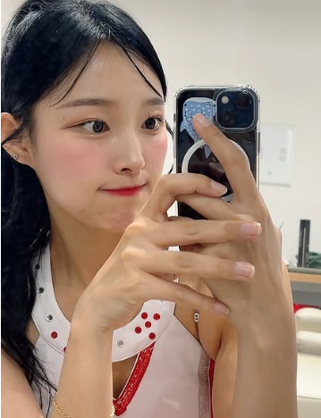 이수진-치어리더-셀칵찍는모습사진