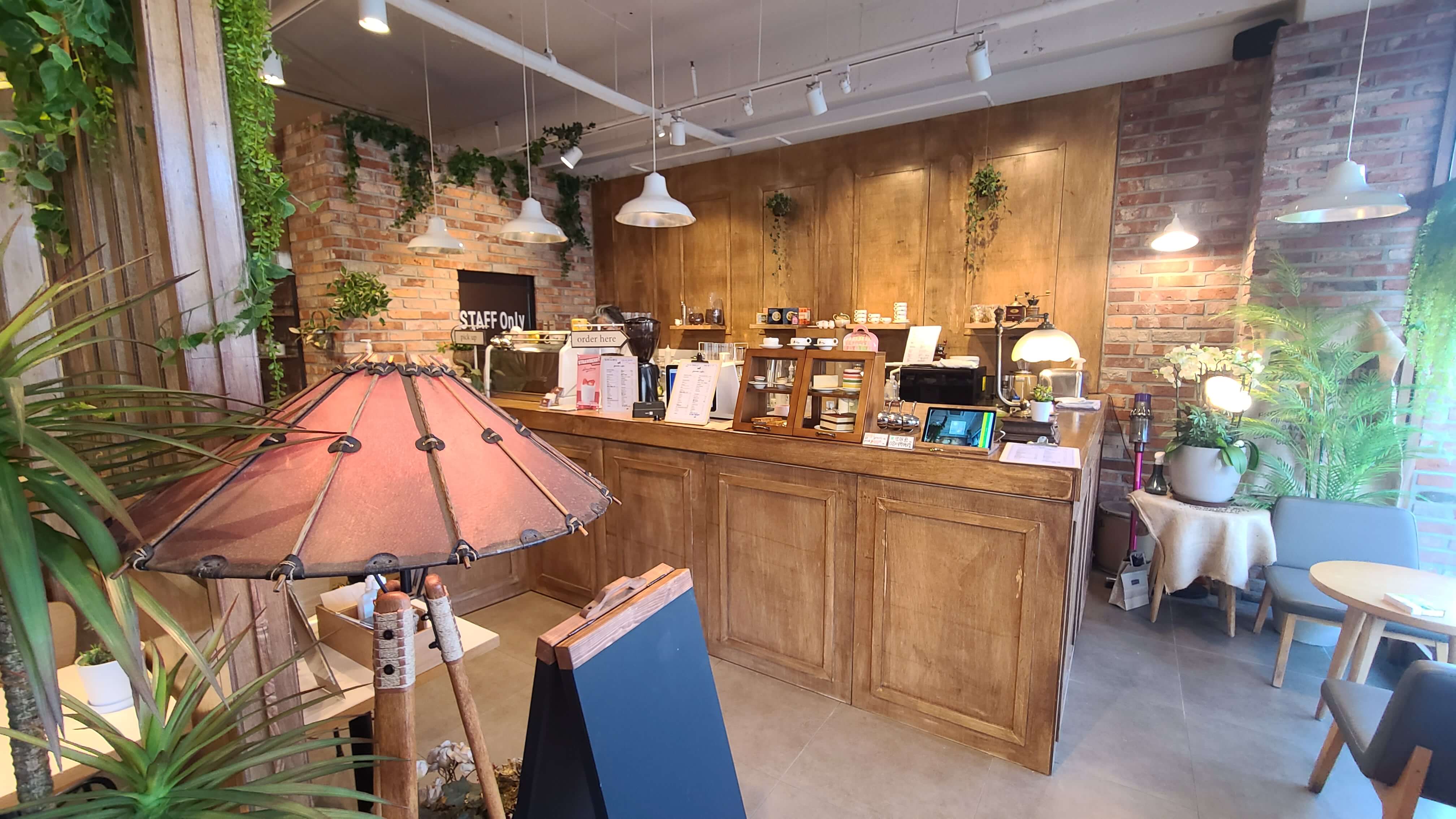 개미커피-내부-스타일