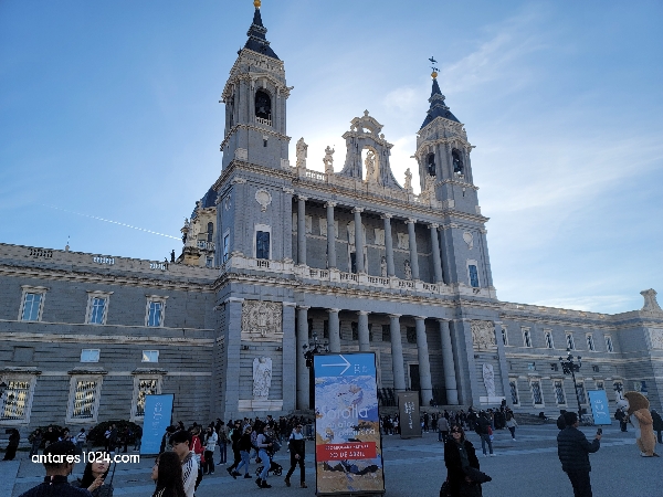 알무데나-대성당