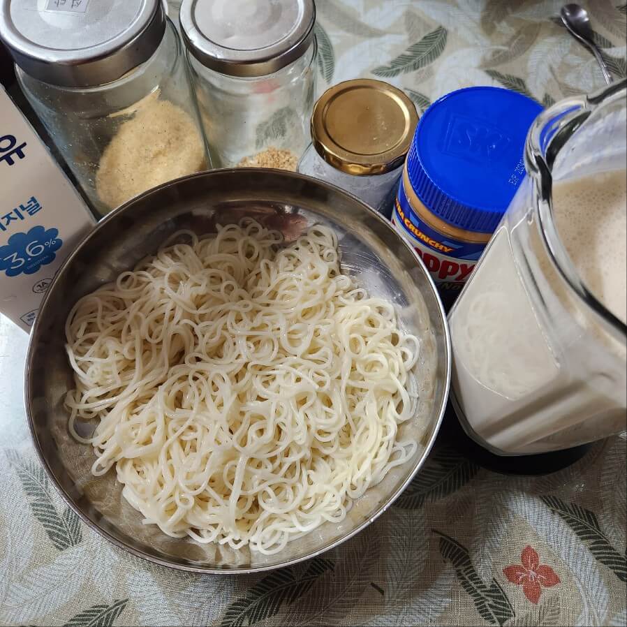 콩국수 만드는 법 진한 우유 땅콩버터 두부 콩국수