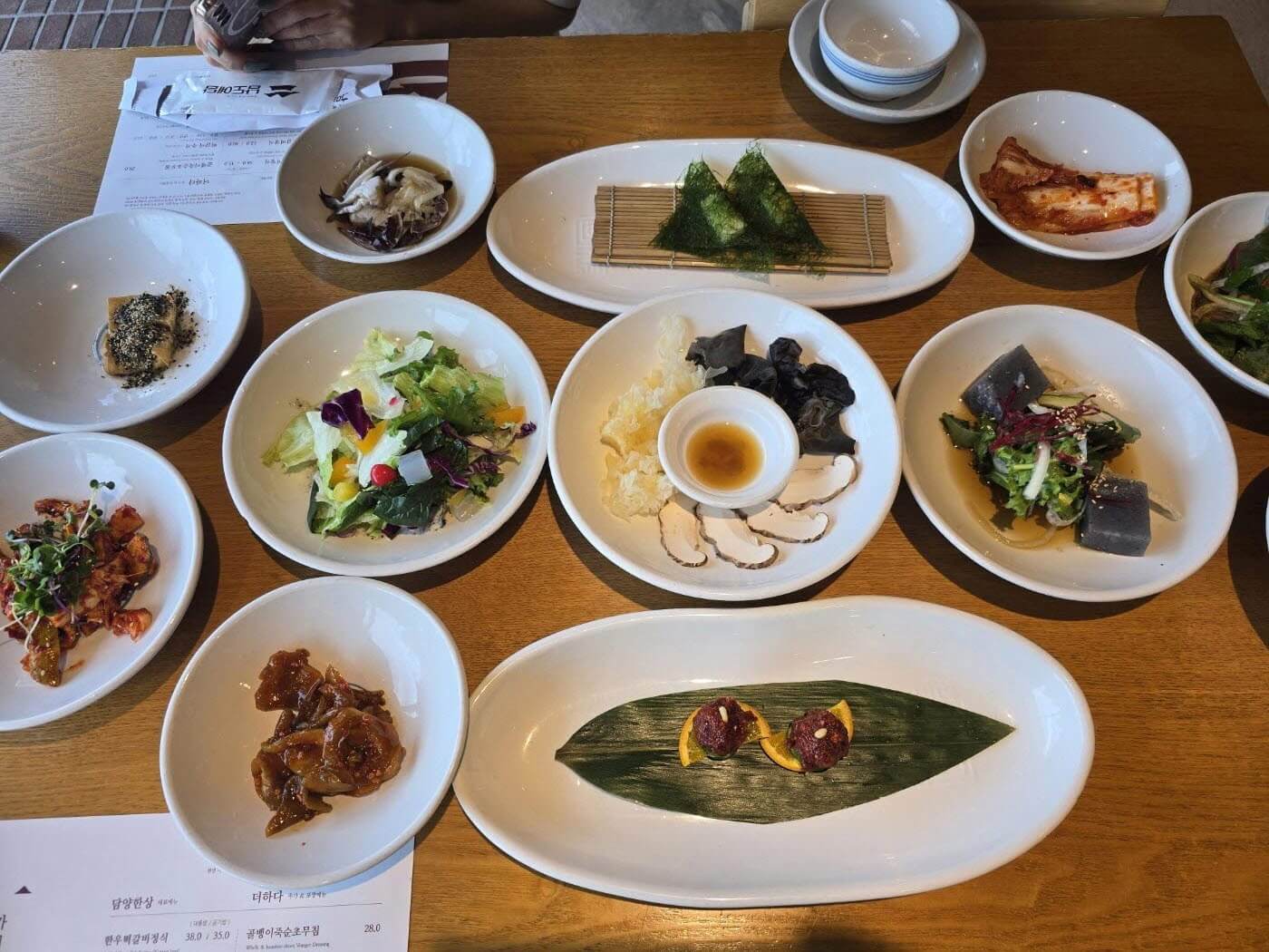 한상 차림의 기본반찬