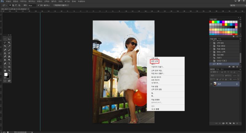 우클릭으로 반전선택을함 인물을 제외한 배경만 선택됨