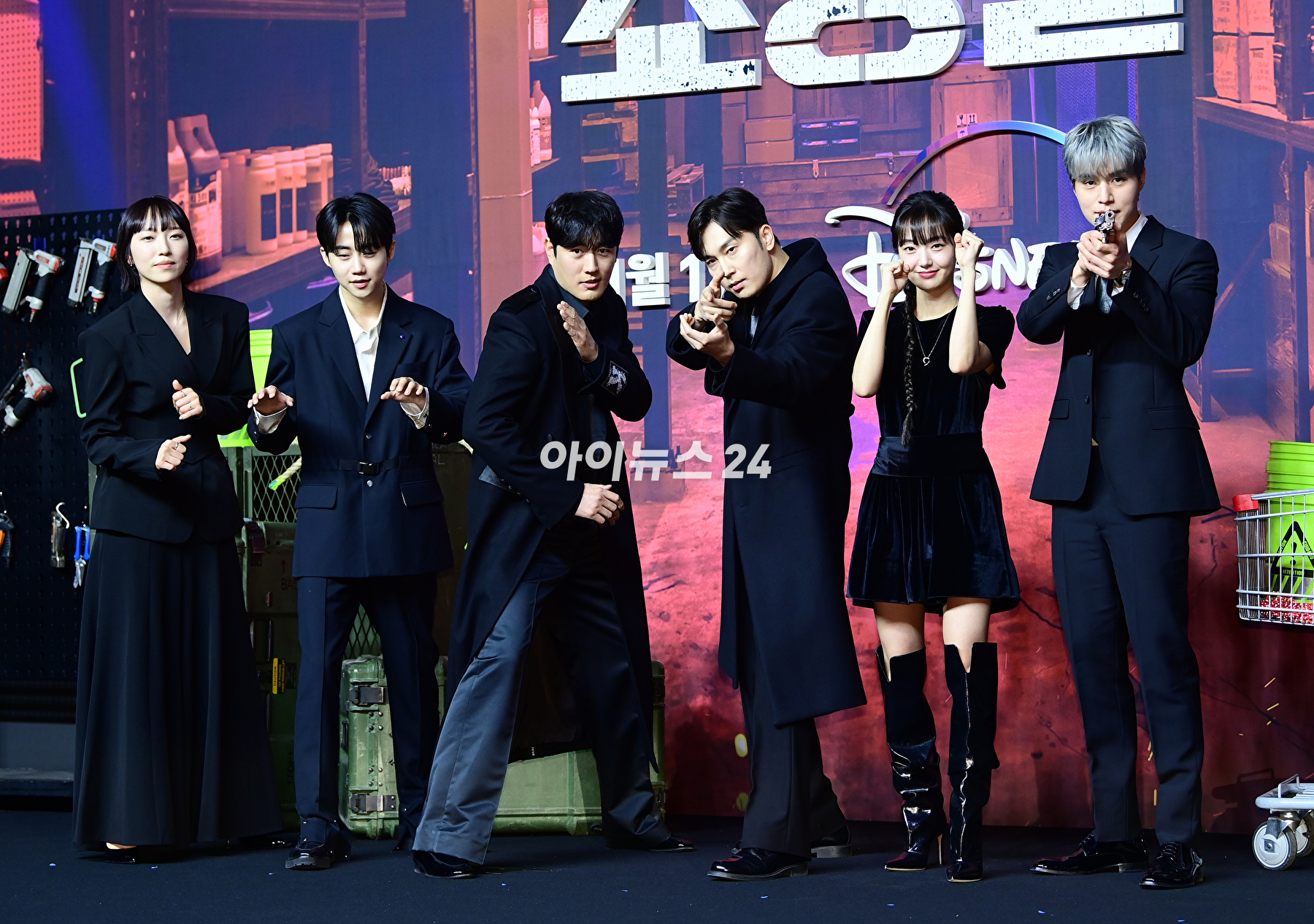 (왼쪽부터)배우 금해나-박지빈-조한선-서현우-김혜준-이동욱이 15일 오전 서울 여의도 콘래드서울호텔에서 열린 디즈니+ 오리지널 시리즈 '킬러들의 쇼핑몰' 제작발표회에 참석하고 있다. [사진=정소희 기자]