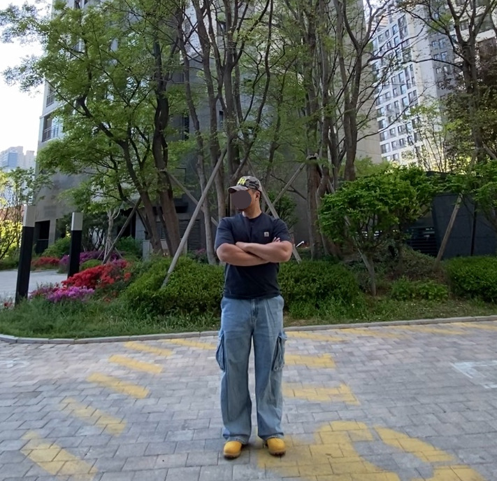 데일리룩('26. 4. 27.)블루썬플라워 SUN로고 카모플라주 빈티지 카모 볼캡, 칼하트 포켓 반팔티셔츠 K87, 무신사스탠다드 워싱 카고 팬츠, 팀버랜드 6인치 워커 부츠